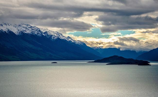 sunset-over-snowcapped-mountains-in-queenstown 