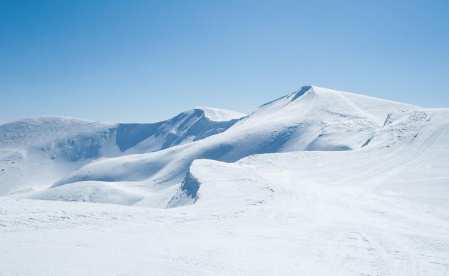 queenstown-ski-field-covered-in-snow 